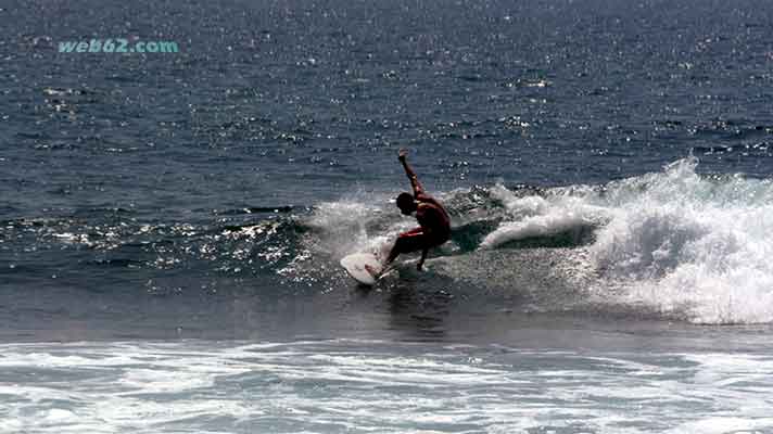 Hikkaduwa Surfing Sri Lanka