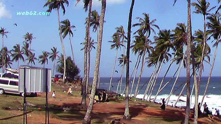 photo Mirissa waves in Sri Lanka