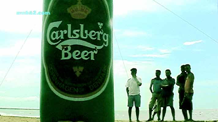 Photo from a Carlsberg party on Negombo Beach in Sri Lanka Carlsberg on Negombo Beach