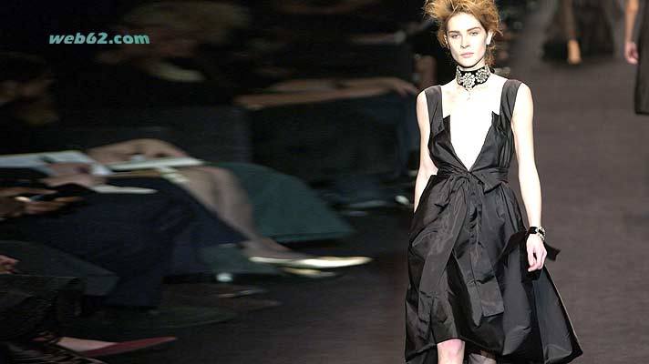 Foto Yves St. Laurent designer Fashion show