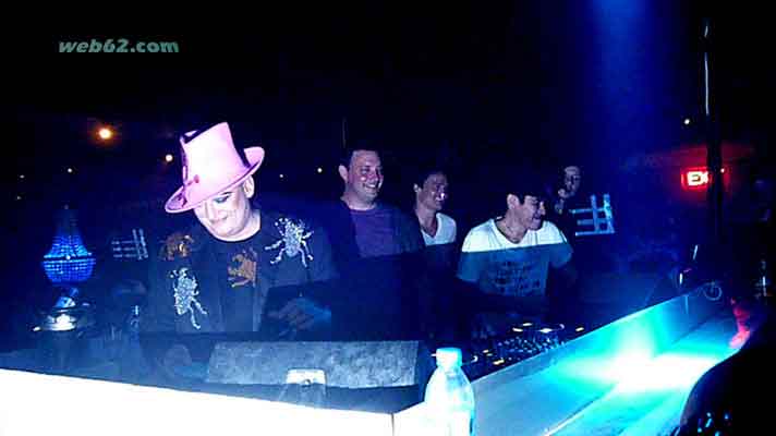 photo Boy George in Thailand