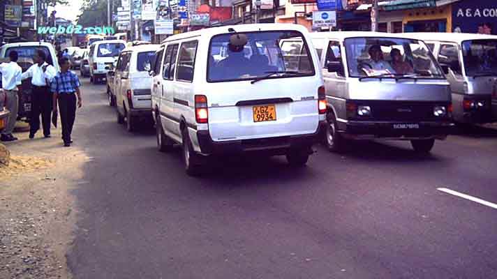 Peredeniya Road in Kandy