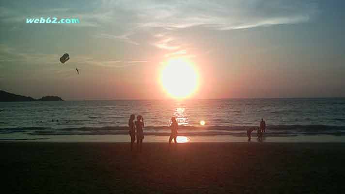 Phuket Patong Sunset Parasailing 