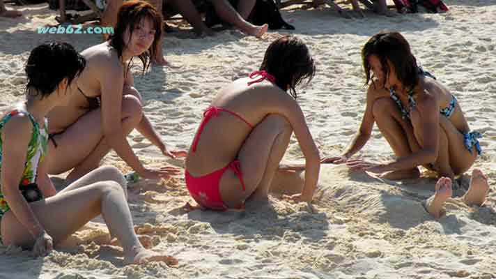 photo Chinese bikini girls in Phuket, Thailand