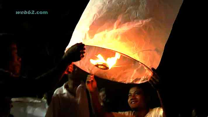 photo Loy Krathong in Phuket, Thailand
