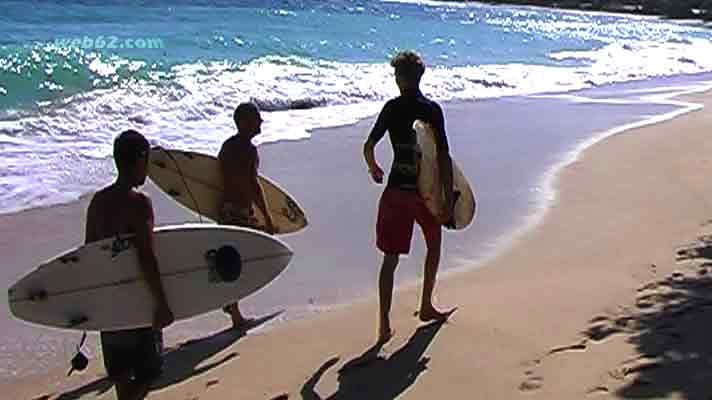 Unawatuna surfers