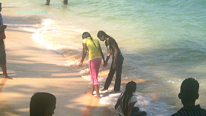 Unawatuna girls on the beach