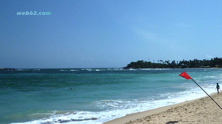 Unawatuna Beach swimming