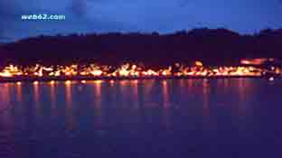 Photo from the Kandy Lake in Sri Lanka photo Kandy Lake Sri Lanka