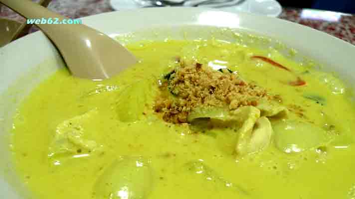 Indian Curry Chicken Soup in Thailand