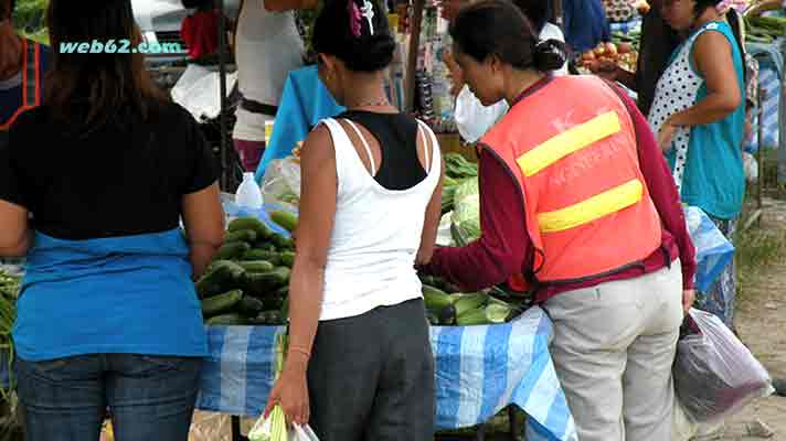 photo from Thai Ladies at the Kamala food market in Phuket