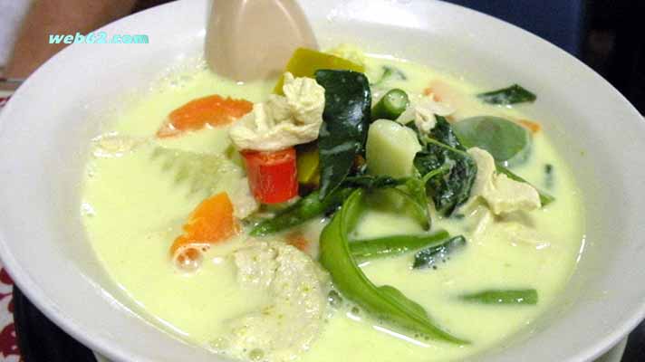 Green Curry Chicken Soup