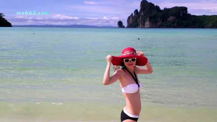 photo Chinese Bikini girl in Phuket, Thailand