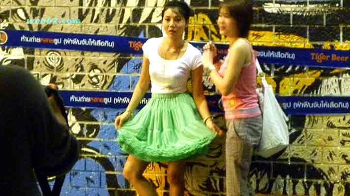 photo Chinese girls in Bangkok, Thailand