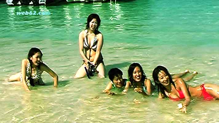 photo Chinese Bikini girls in Phuket, Thailand