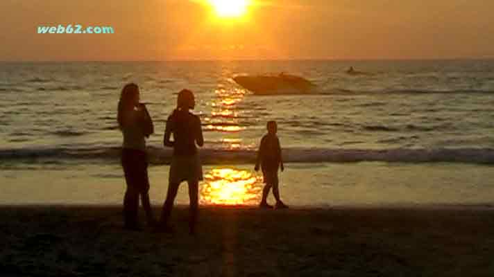 photo Thai girls in Patong, Phuket