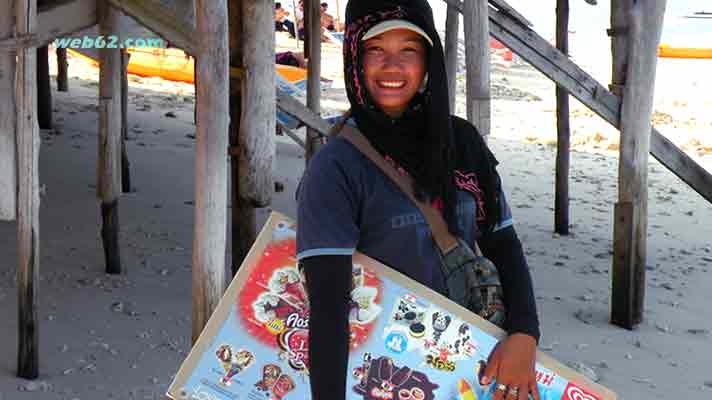 photo Muslim girl in Thailand in Phuket, Thailand