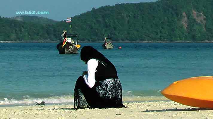 photo Muslim girl in Thailand in Phuket, Thailand