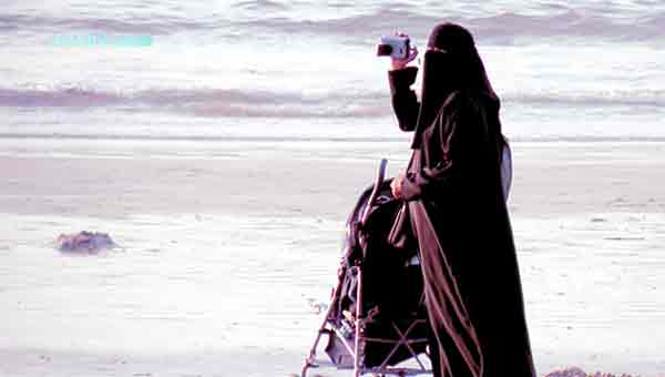 photo Muslim girl in Thailand in Phuket, Thailand