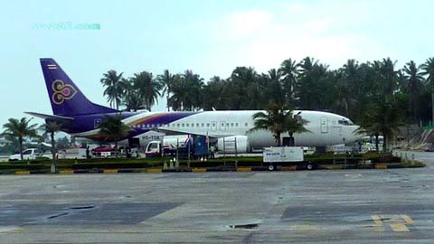 photo Thai Airways jet on Ko Samaui, Thailand