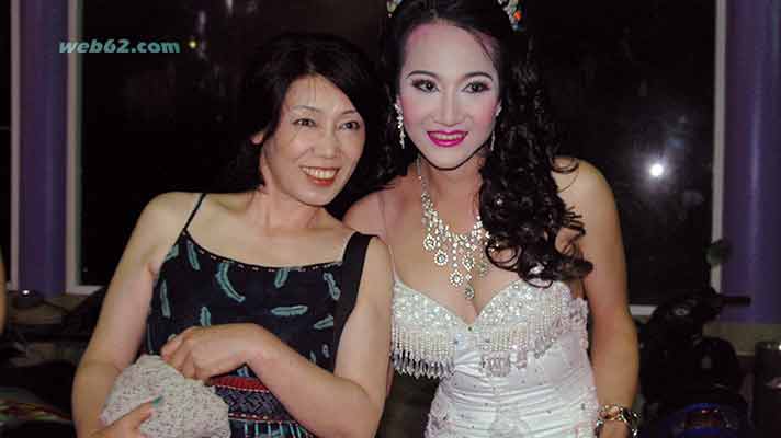 photo Simon Cabaret Ladyboys in Patong, Phuket