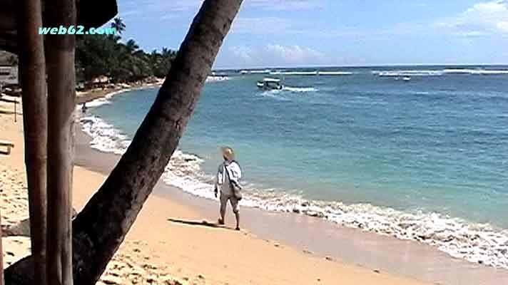 Unawatuna Beach Hot Rock 2004